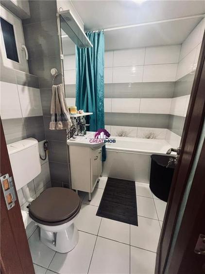 Apartament cu 2 camere decomandat, mobilat în Republicii