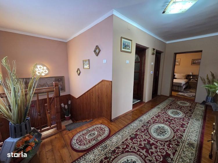 Casă cu 5 camere cu Teren 443 Mp în Central