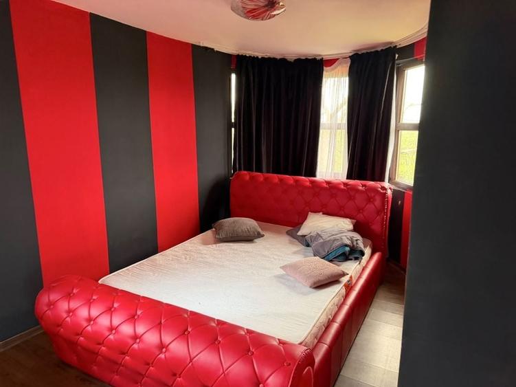 Casă cu 4 camere decomandat în Preajba