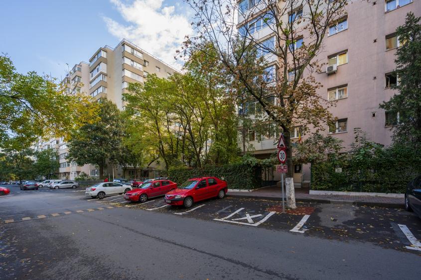 Apartament cu 2 camere semidecomandat, mobilat în Dristor