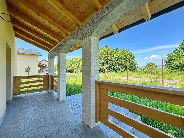 Casă individuală cu 4 camere cu Canalizare în Hălchiu