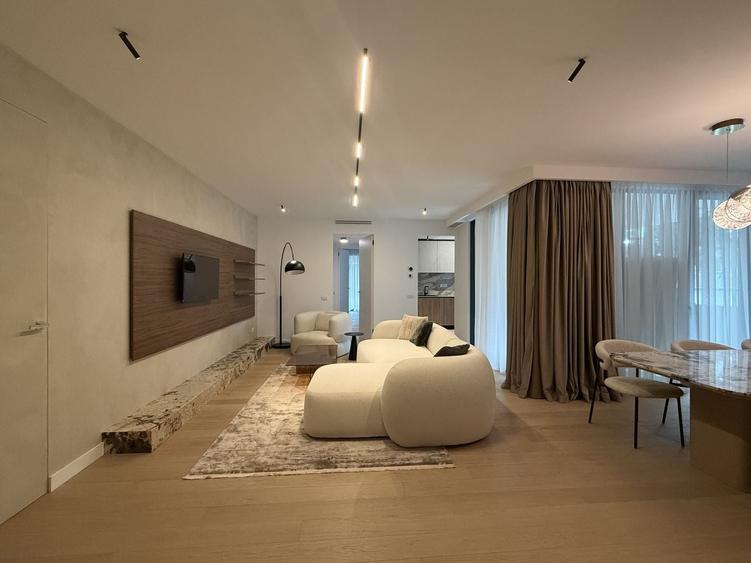 Apartament cu 4 camere decomandat în Primăverii