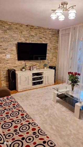 Apartament cu 4 camere decomandat în Complex Studențesc