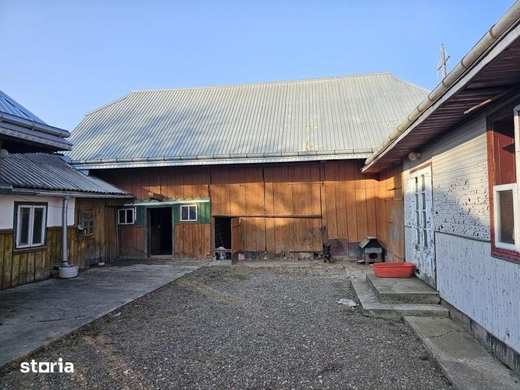 Casă cu 4 camere cu Teren 5400 Mp în Frătăuții Vechi
