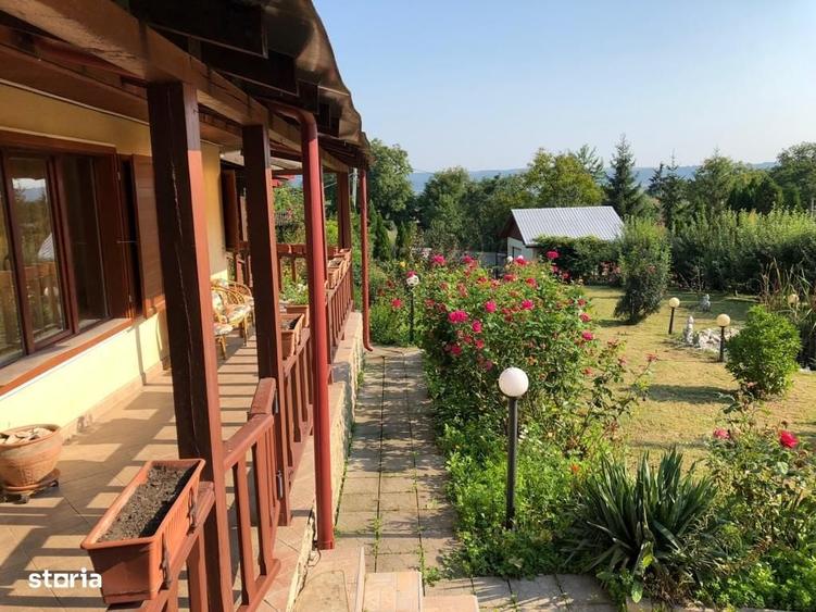 Casă cu 4 camere cu Teren 2200 Mp în Gârleni