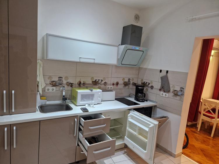 Apartament cu 2 camere semidecomandat în Ultracentral