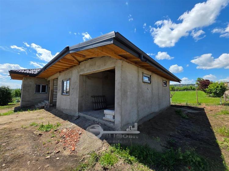 Casă individuală cu 3 camere cu Canalizare în Miroslava