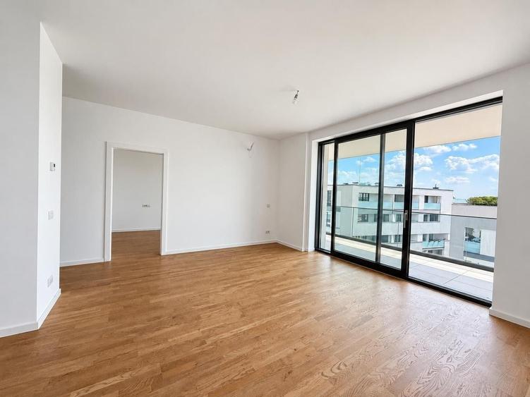 Apartament cu 3 camere semidecomandat în Băneasa