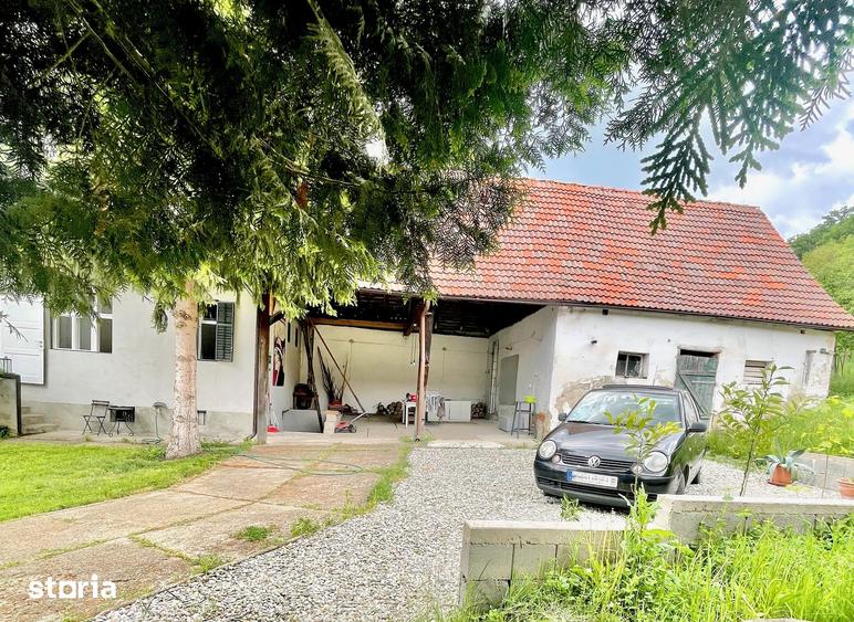 Casă cu 4 camere cu Teren 2178 Mp în Ațel