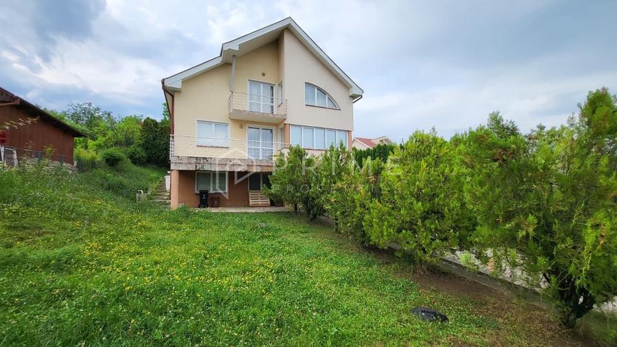 Casă individuală cu 4 camere cu Canalizare în Livezeni