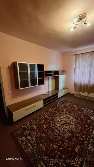 Garsonieră decomandată, mobilată în Independenței