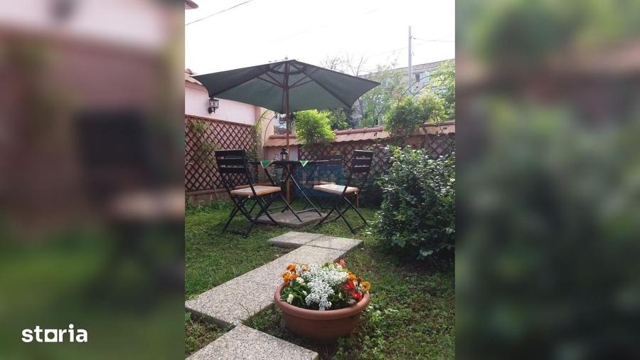 Casă cu 8 camere cu Teren 448 Mp în Central