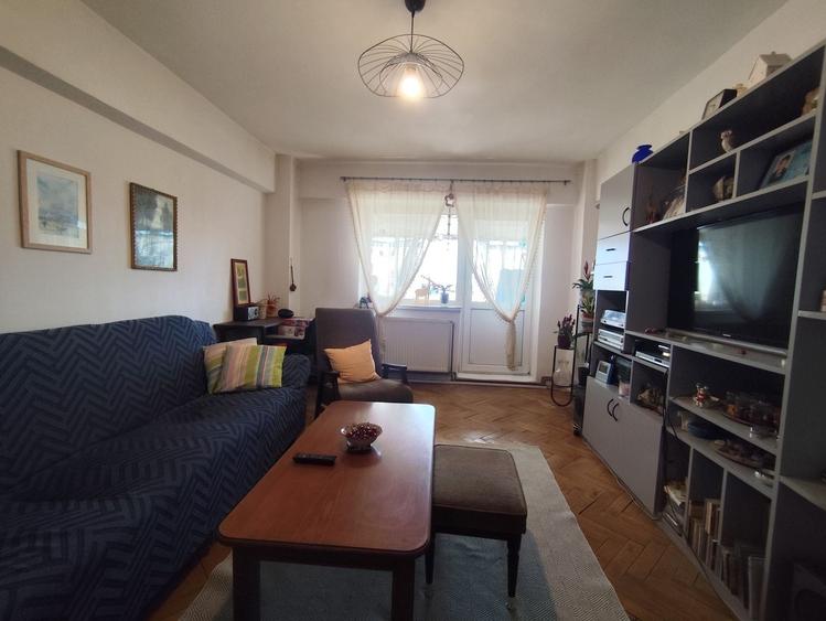 Apartament cu 3 camere decomandat în Mofleni