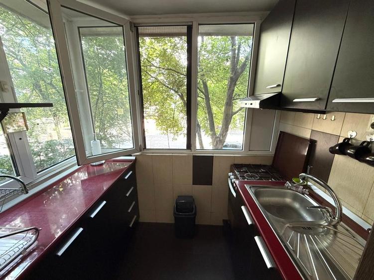 Apartament cu 3 camere decomandat în Lujerului
