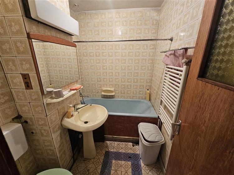 Apartament cu 4 camere semidecomandat, mobilat în Micro II