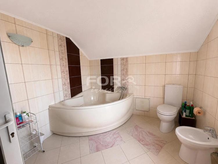 Casă cu 5 camere cu Teren 880 Mp în Oncea