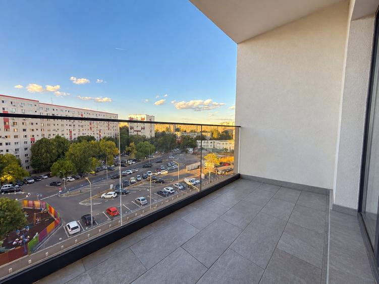 Apartament cu 3 camere semidecomandat, mobilat în Berceni