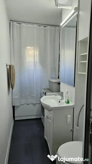 Apartament cu 3 camere semidecomandat în Tomis Nord
