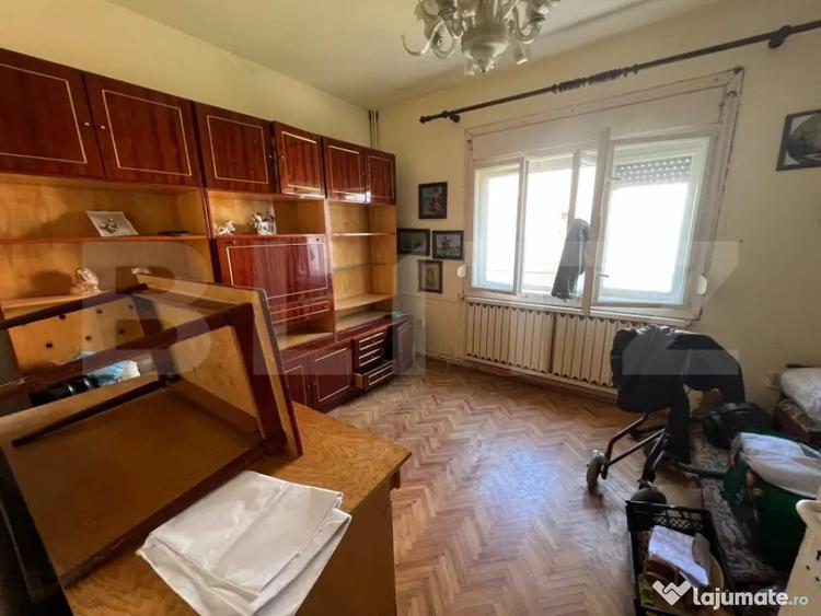 Casă cu 6 camere cu Teren 1032 Mp în Central
