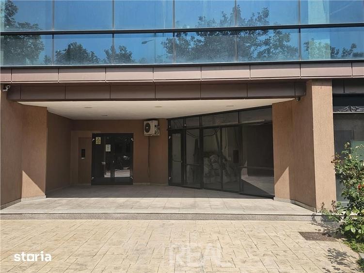 Spațiu comercial, de 900 mp, în Titan