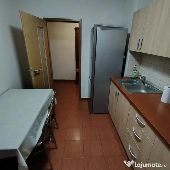 Apartament cu 2 camere semidecomandat în Soarelui
