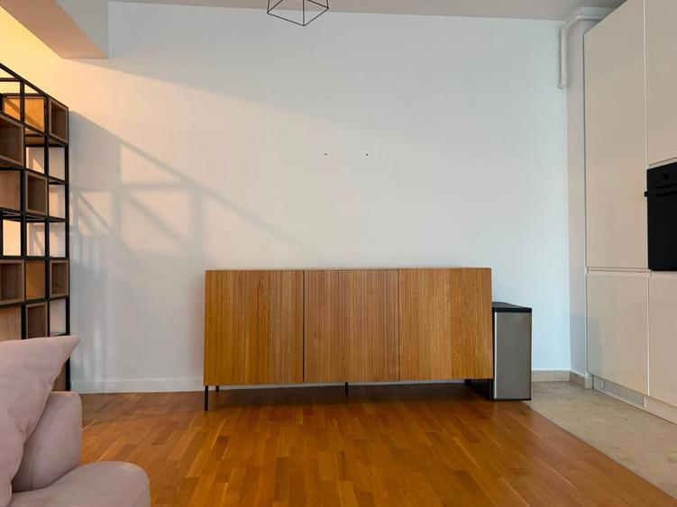 Apartament cu 3 camere semidecomandat în Băneasa