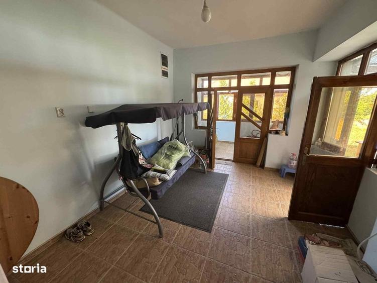 Casă cu 4 camere în Rătești