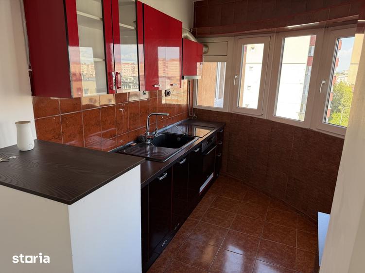 Apartament cu 3 camere în Tractorul