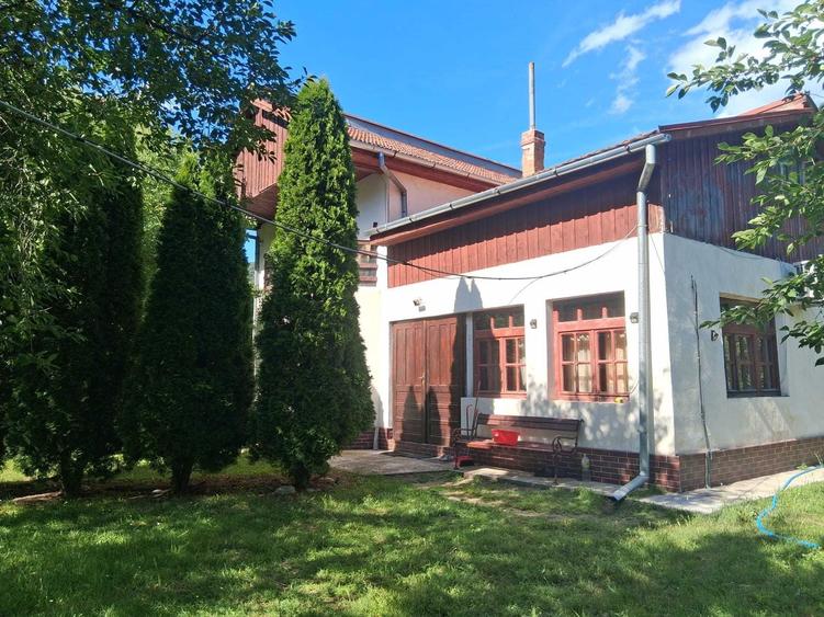 Casă cu 4 camere în Pecinișca