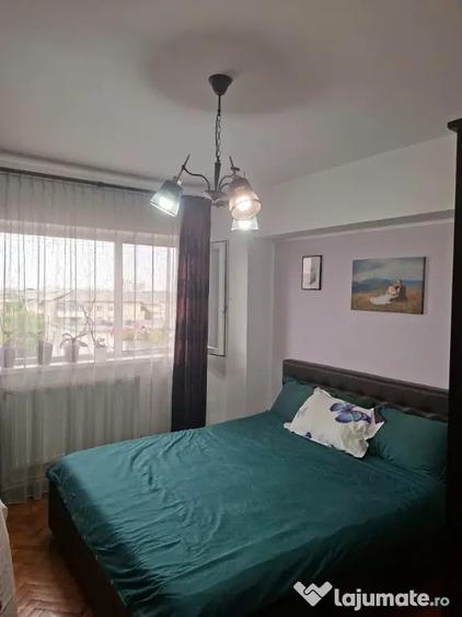 Apartament cu 3 camere semidecomandat în Central