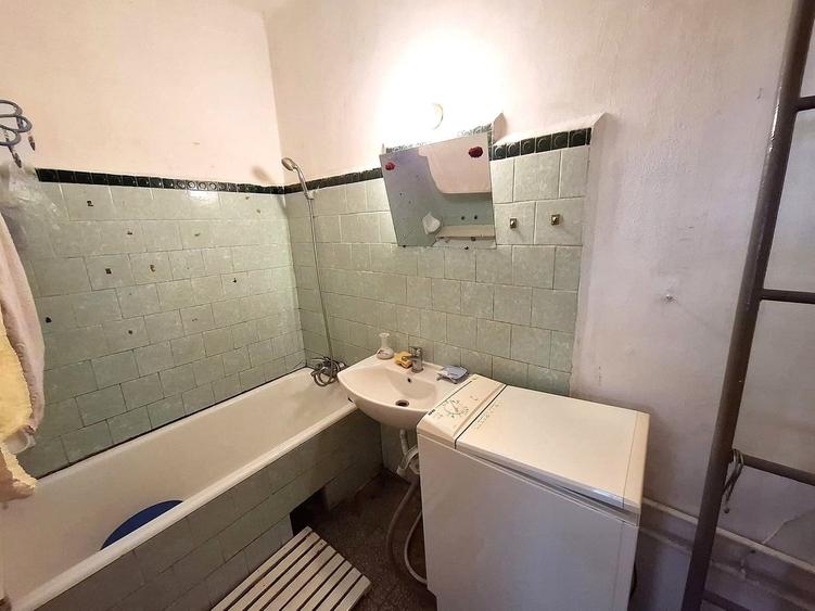 Casă cu 2 camere cu Teren 200 Mp în Titulescu