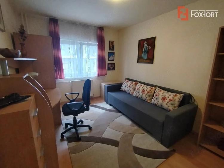 Apartament cu 4 camere decomandat în Soarelui