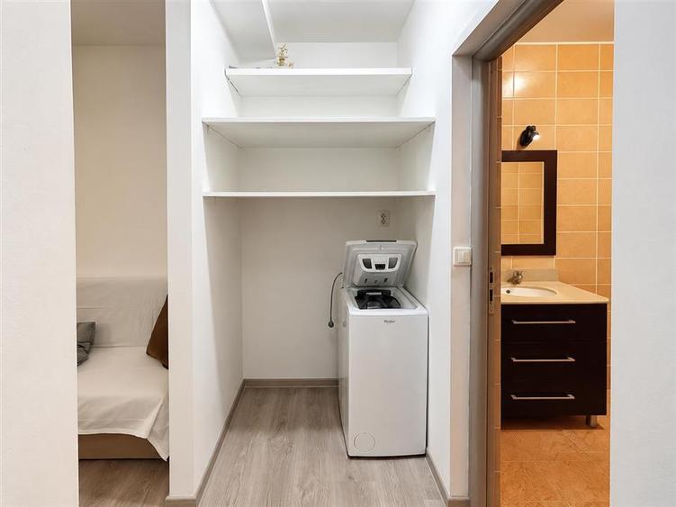 Apartament cu 3 camere semidecomandat, mobilat în Șelimbăr