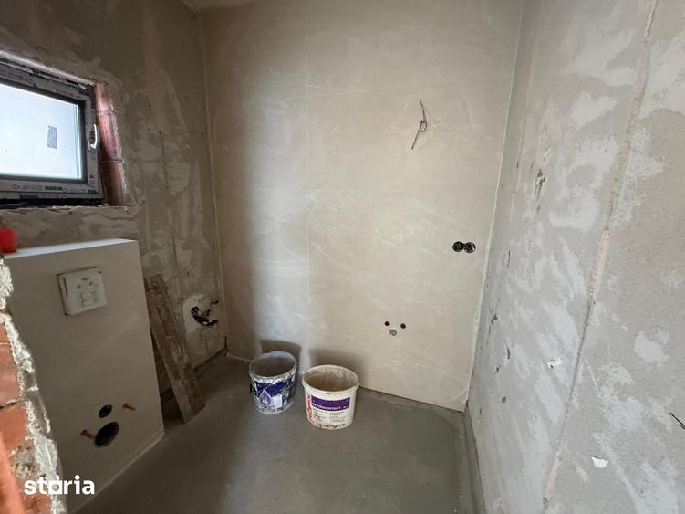 Casă cu 4 camere cu Teren 400 Mp în Domnești
