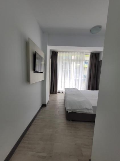 Apartament cu 3 camere semidecomandat, mobilat în Nord