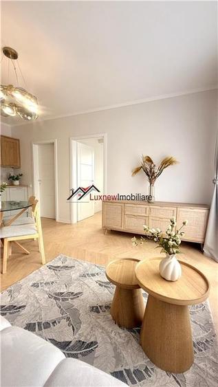 Apartament cu 3 camere semidecomandat, mobilat în Florești