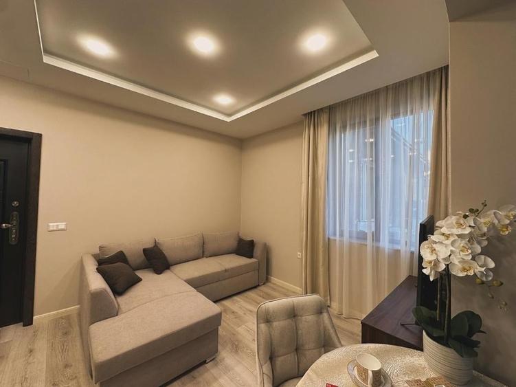 Apartament cu 3 camere decomandat în Romană