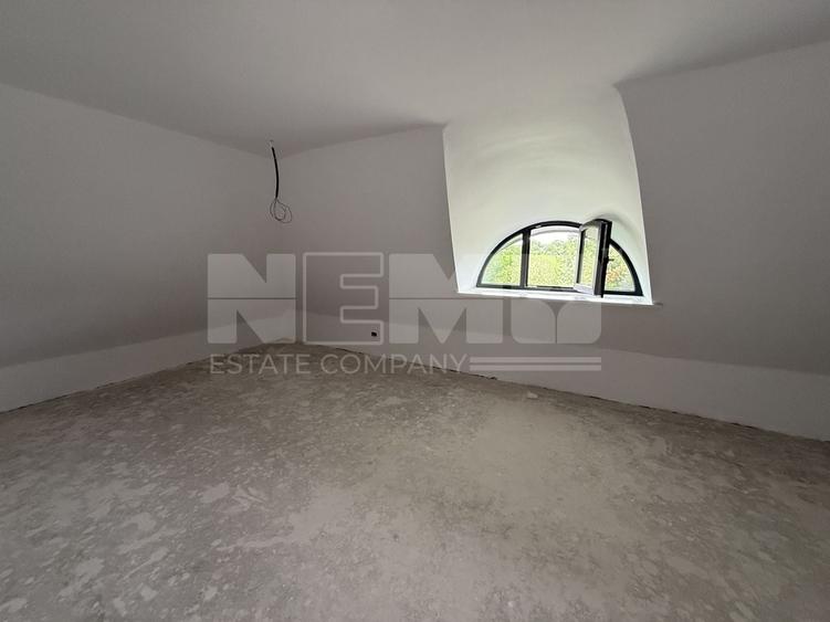 Casă individuală cu 5 camere cu Canalizare în Horodnic de Sus
