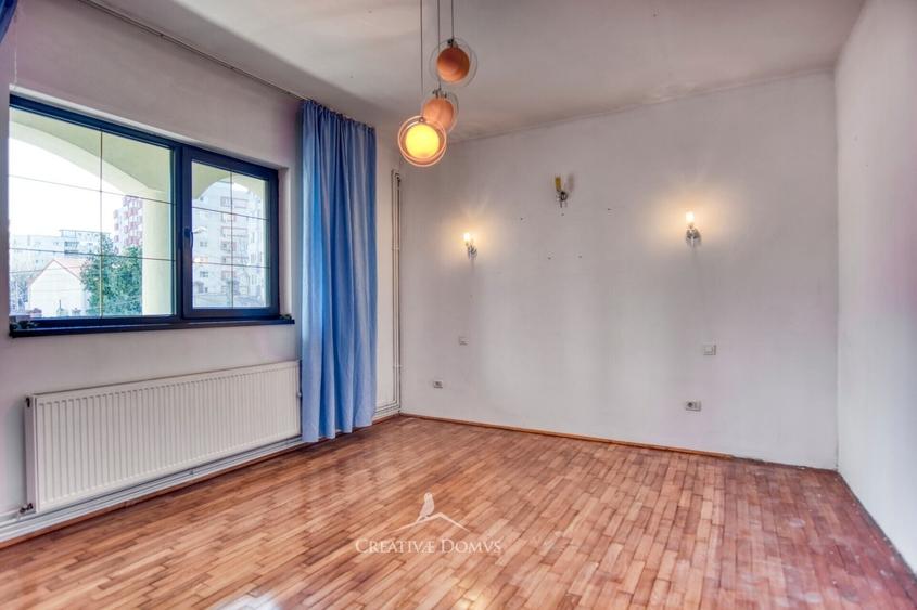 Apartament cu 3 camere semidecomandat în Sebastian