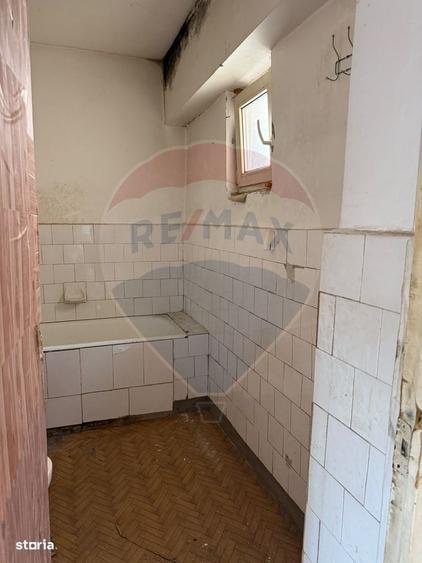 Apartament cu 4 camere decomandat în Central