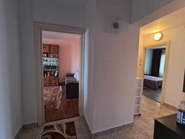 Apartament cu 3 camere decomandat, mobilat în Gara