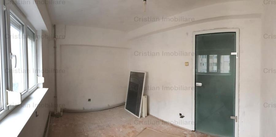 Apartament cu 4 camere decomandat în Apollo