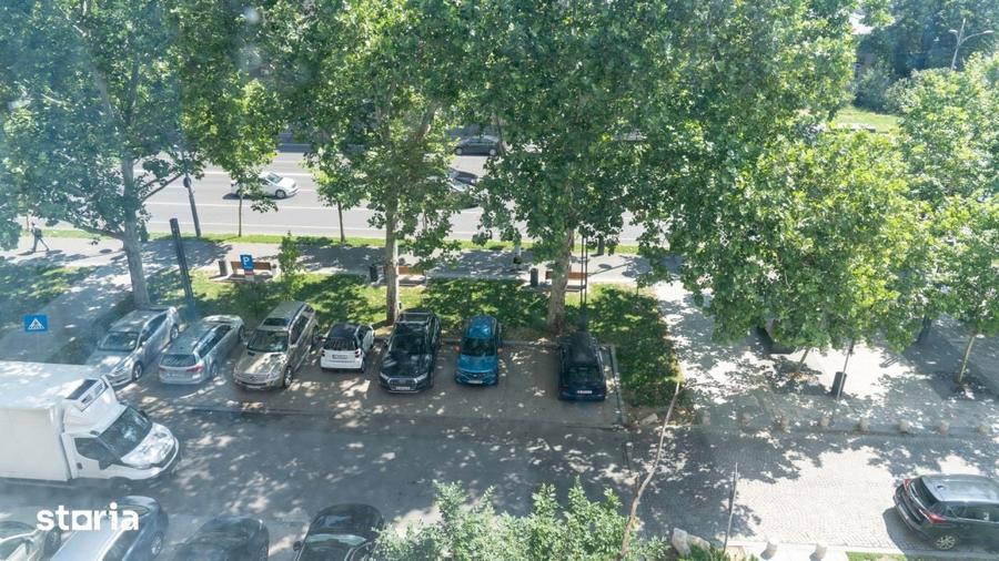 Apartament cu 4 camere semidecomandat în Romană