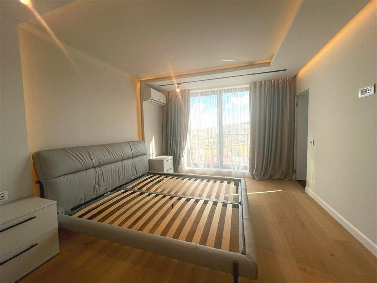 Apartament cu 3 camere semidecomandat, mobilat în Bună Ziua