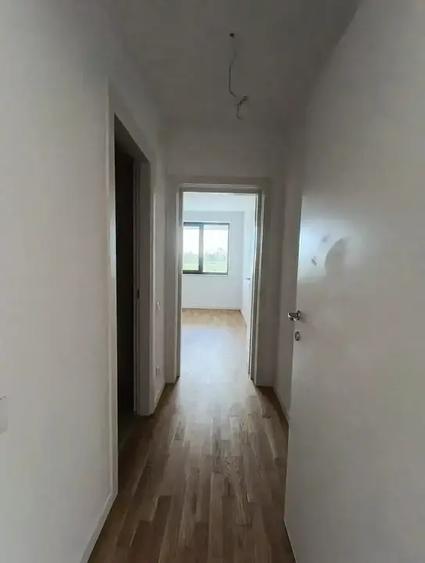 Apartament cu 3 camere decomandat în Sisești