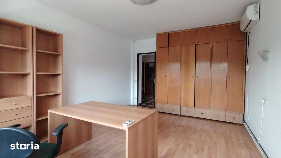 Apartament cu 4 camere decomandat în Cotroceni