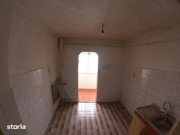 Oportunitate de Investitie: Apartament cu Doua Camere decomandat - 2