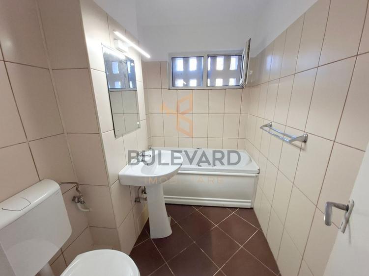 Apartament cu 3 camere semidecomandat, mobilat în Gheorgheni