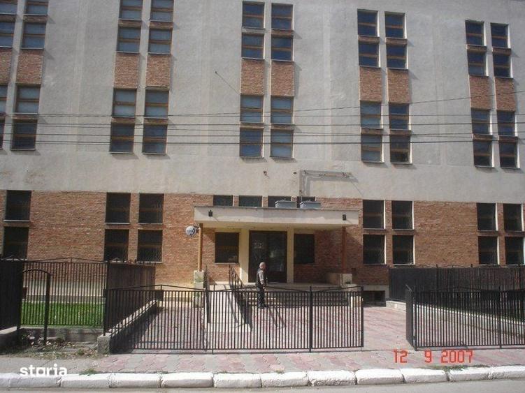 Spațiu comercial, de 1,936 mp, în Vest