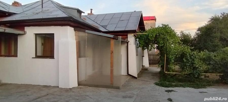 Casă cu 5 camere în Stoenești